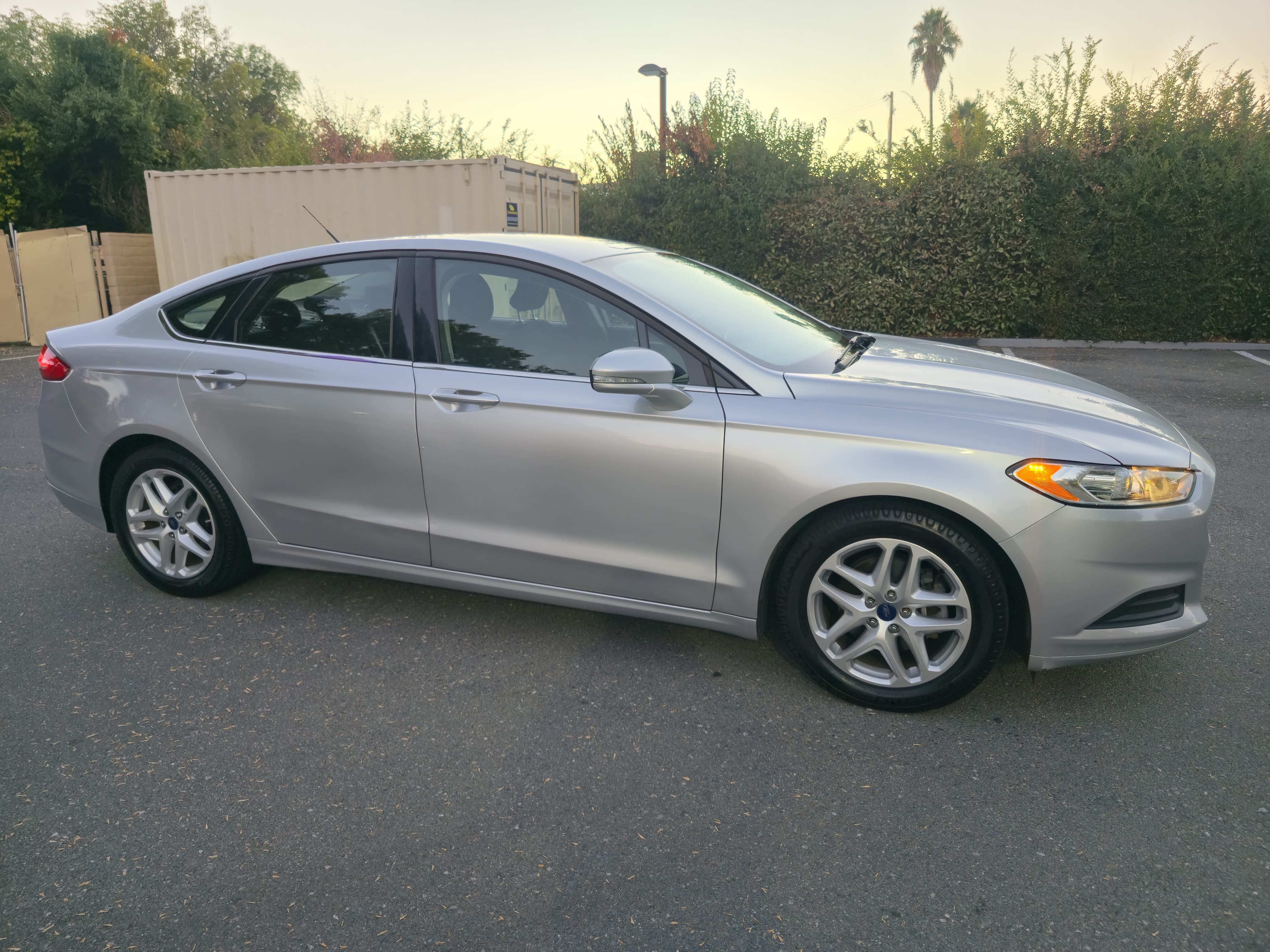 2016 Ford Fusion SE thumbnail 5