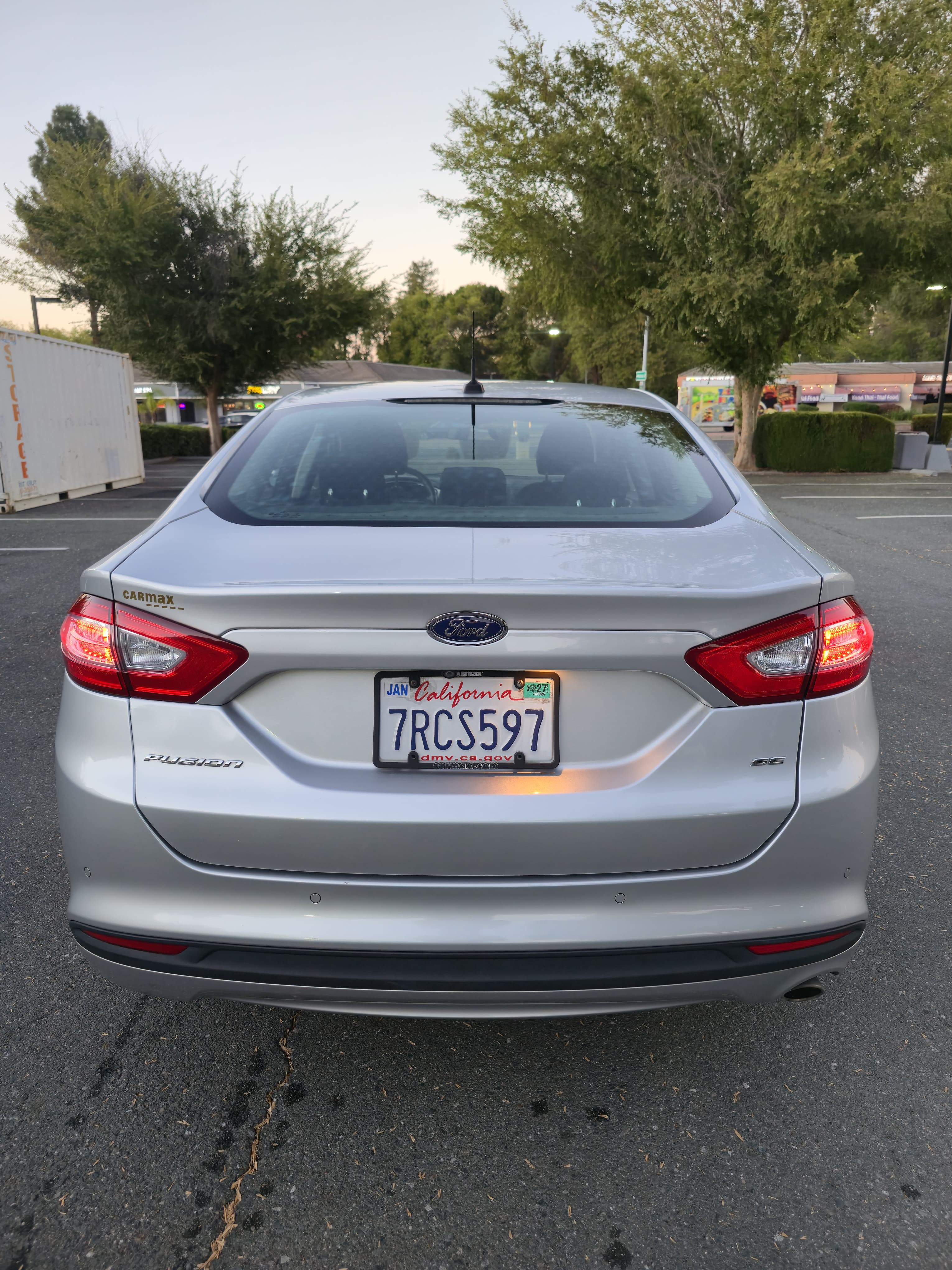 2016 Ford Fusion SE thumbnail 4