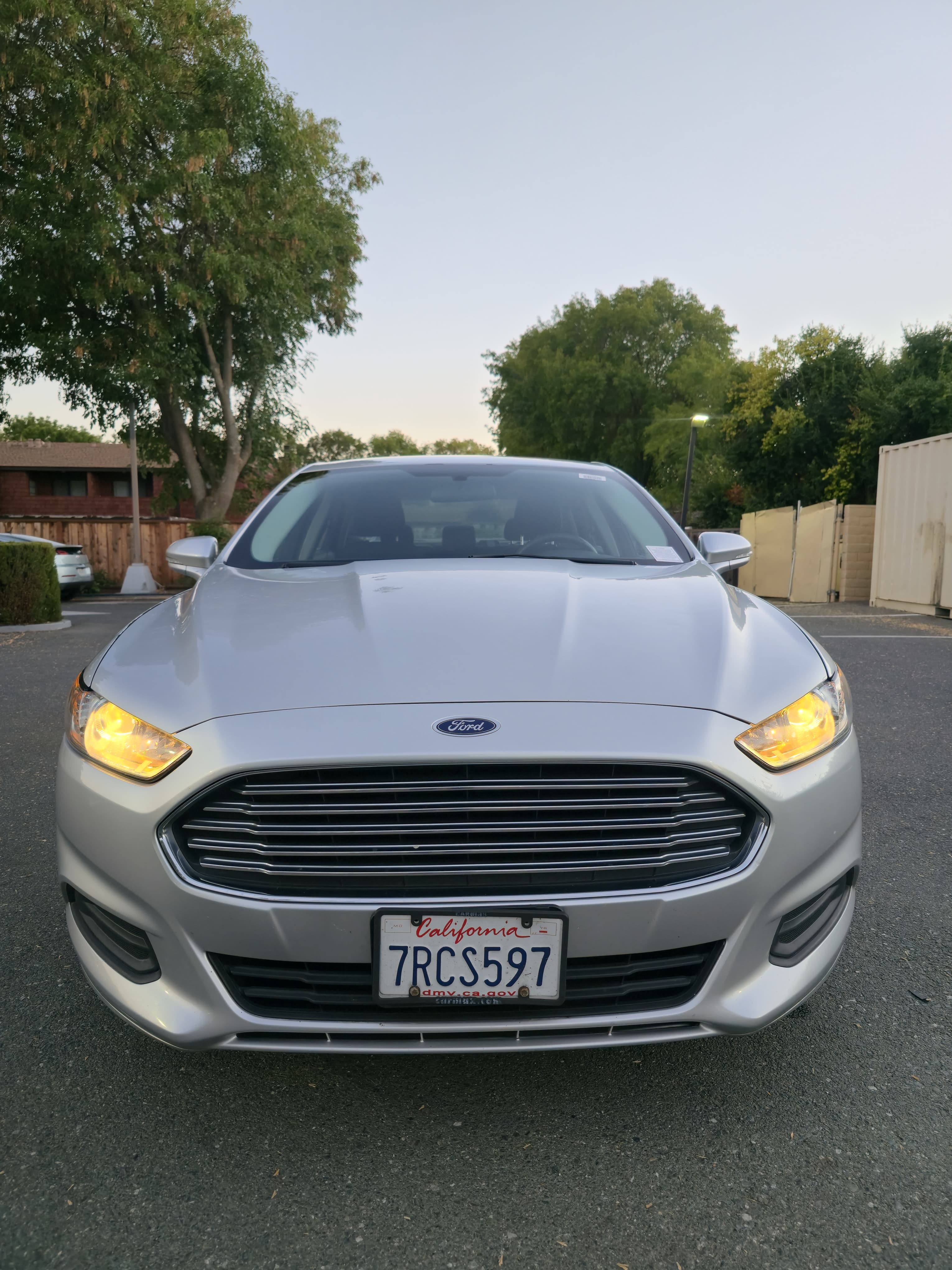 2016 Ford Fusion SE image 1