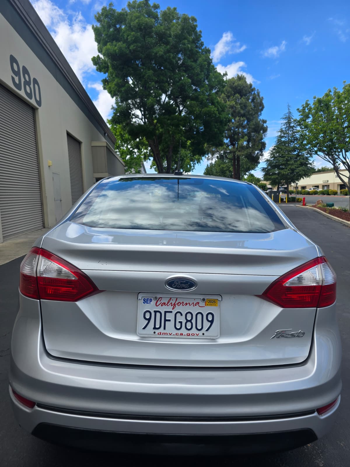 2015 Ford Fiesta S thumbnail 4