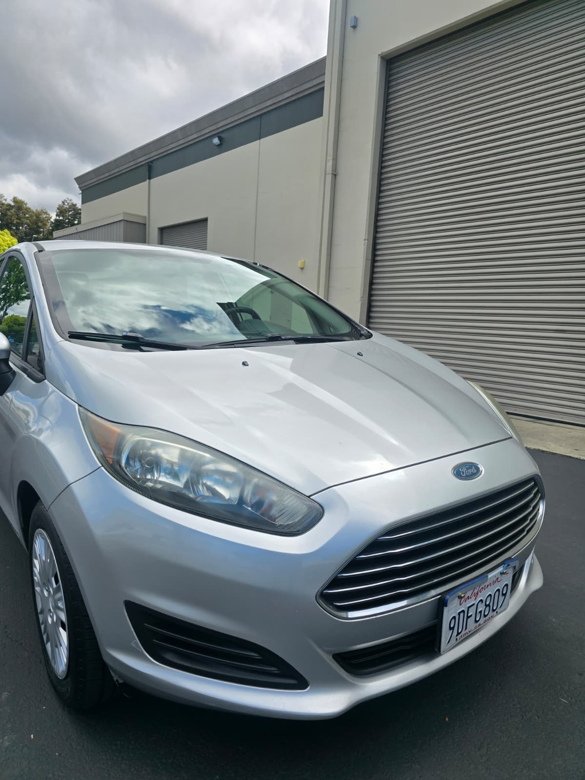 2015 Ford Fiesta S thumbnail 3