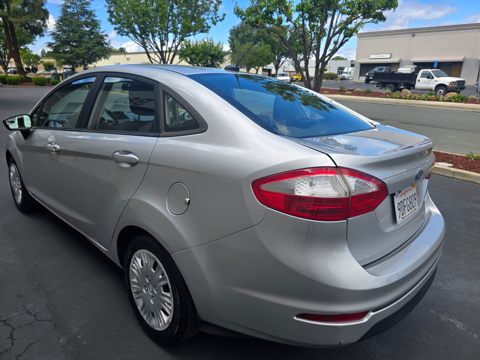 2015 Ford Fiesta S thumbnail 6