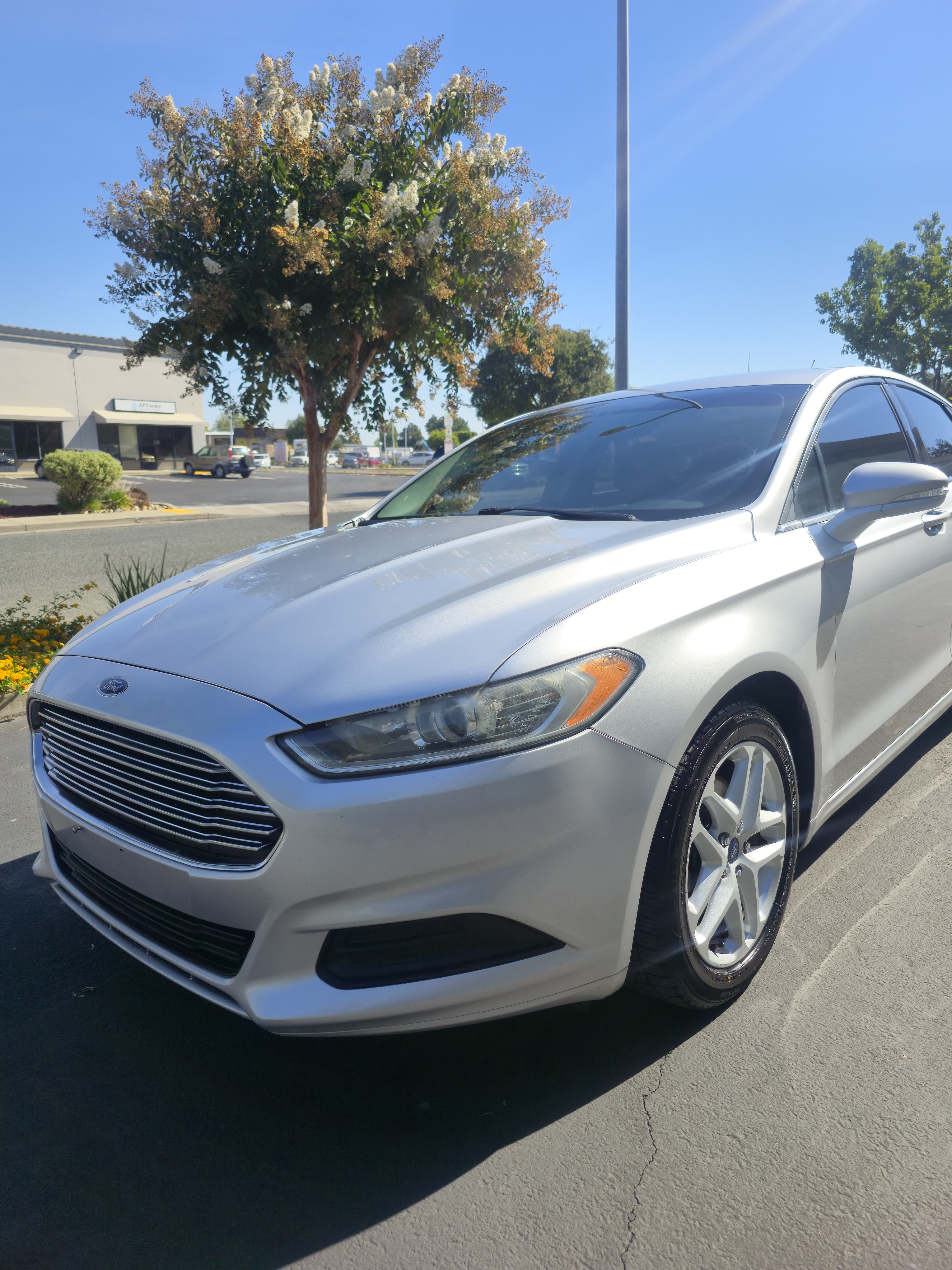 2014 Ford Fusion SE thumbnail 2