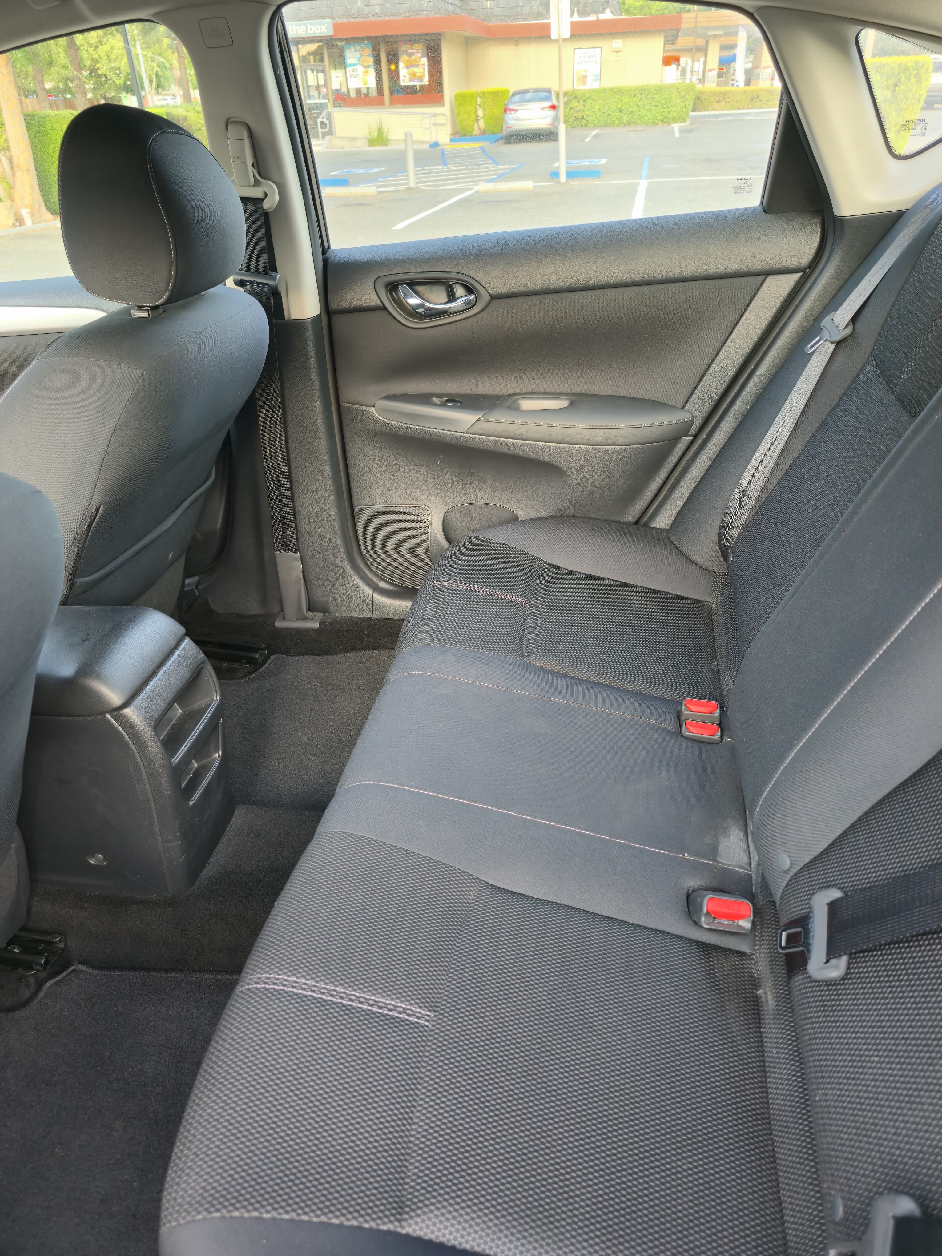 2017 Nissan Sentra S thumbnail 9