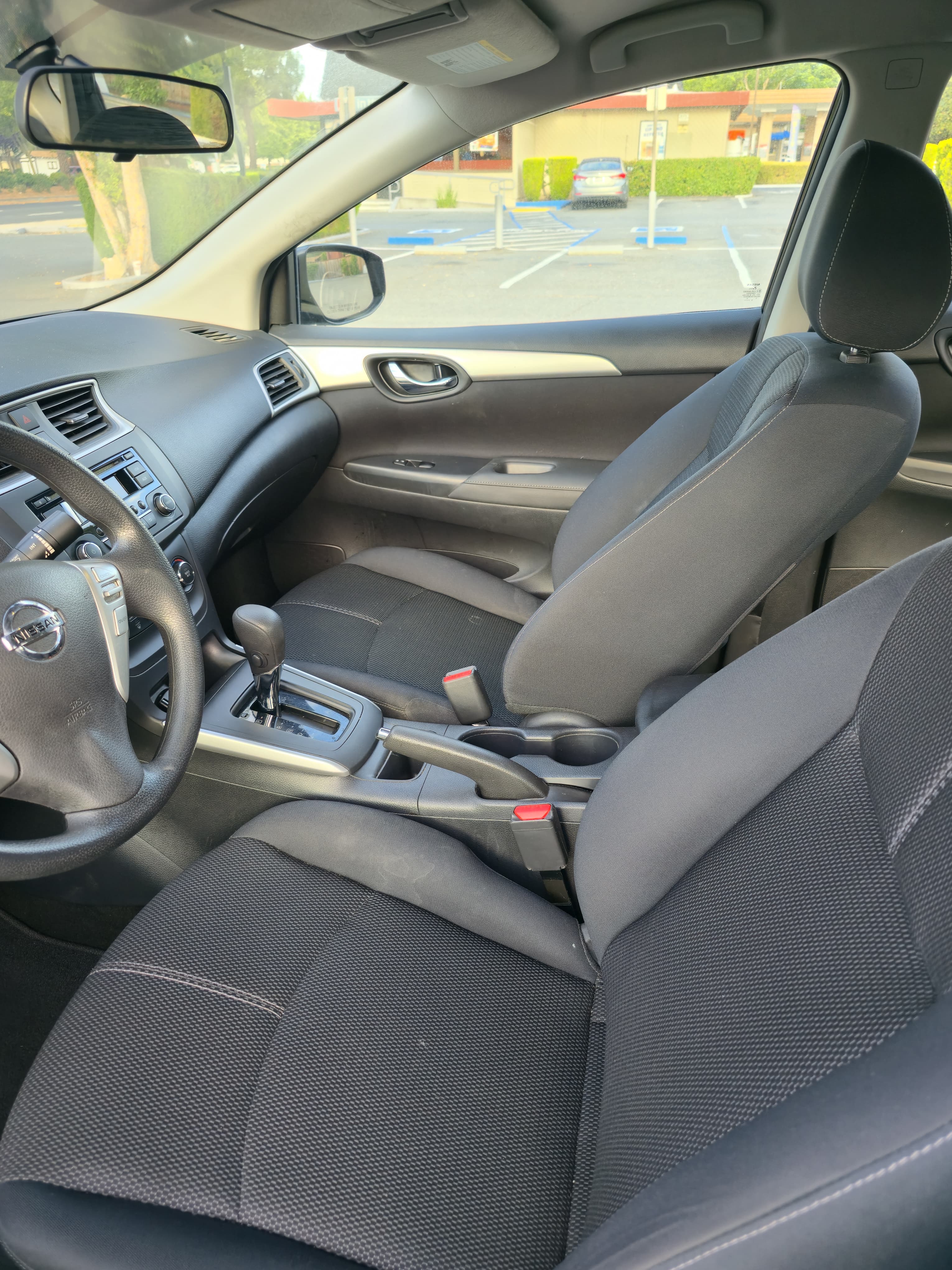 2017 Nissan Sentra S thumbnail 8