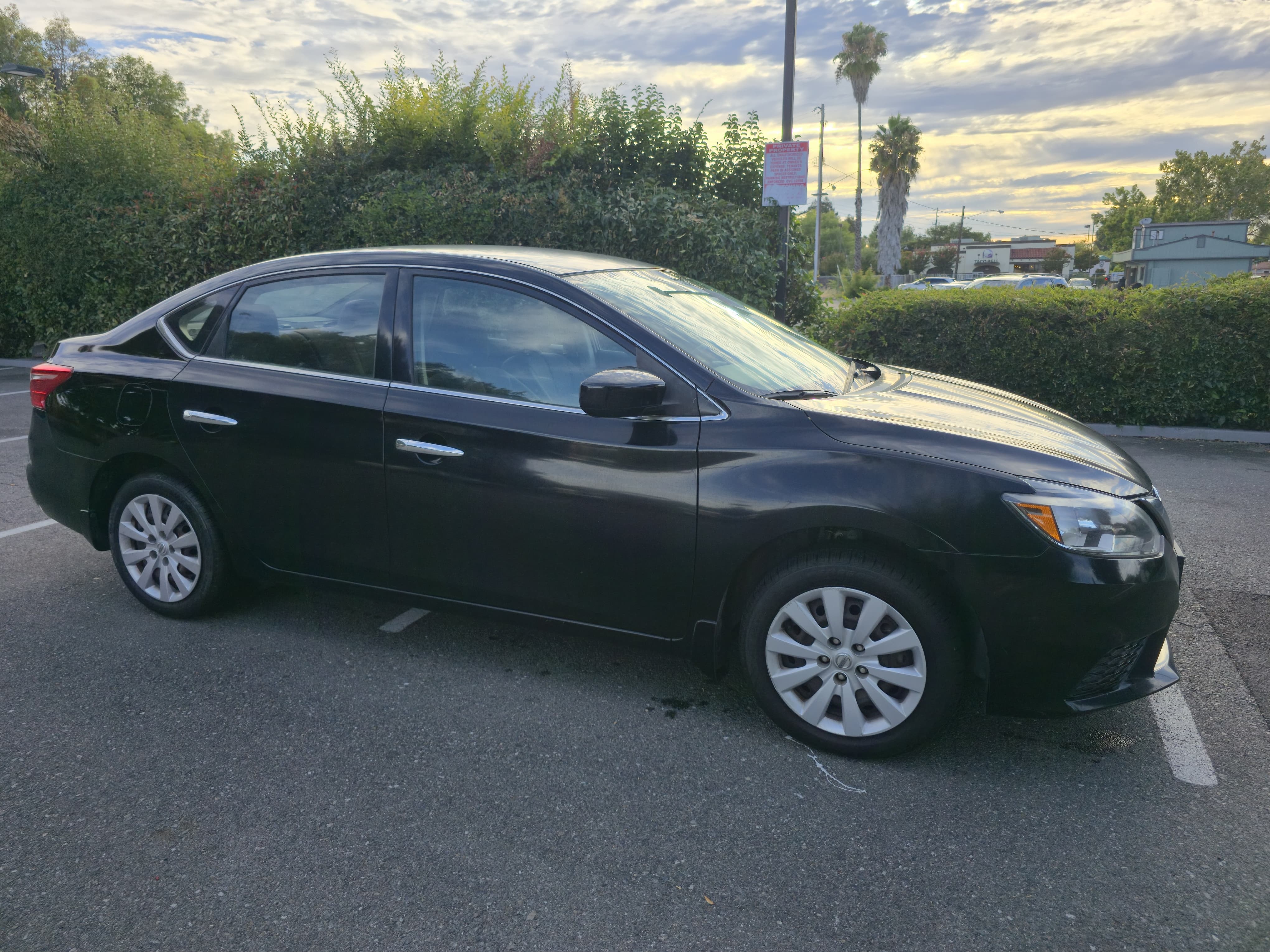 2017 Nissan Sentra S thumbnail 5