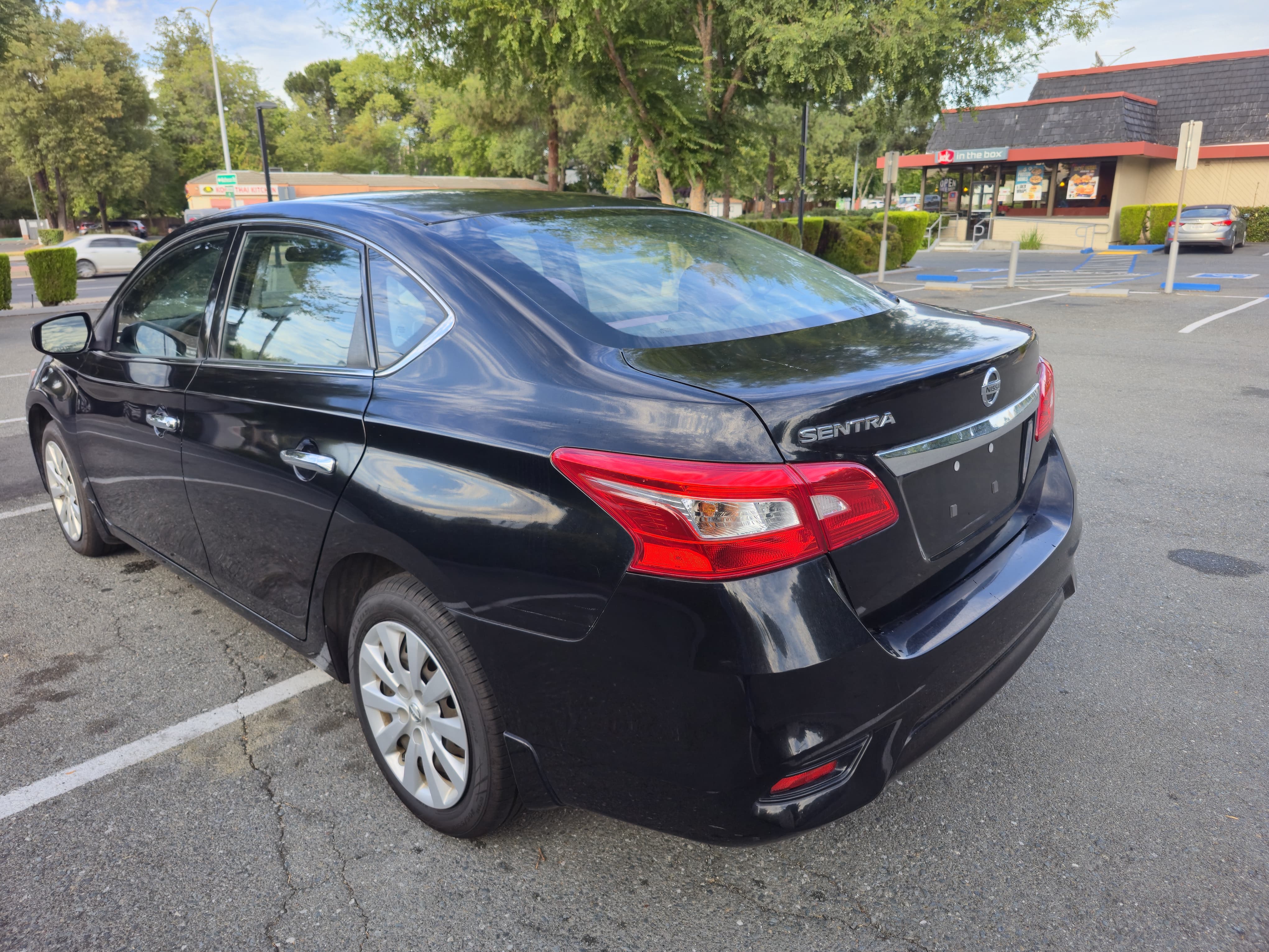 2017 Nissan Sentra S thumbnail 6