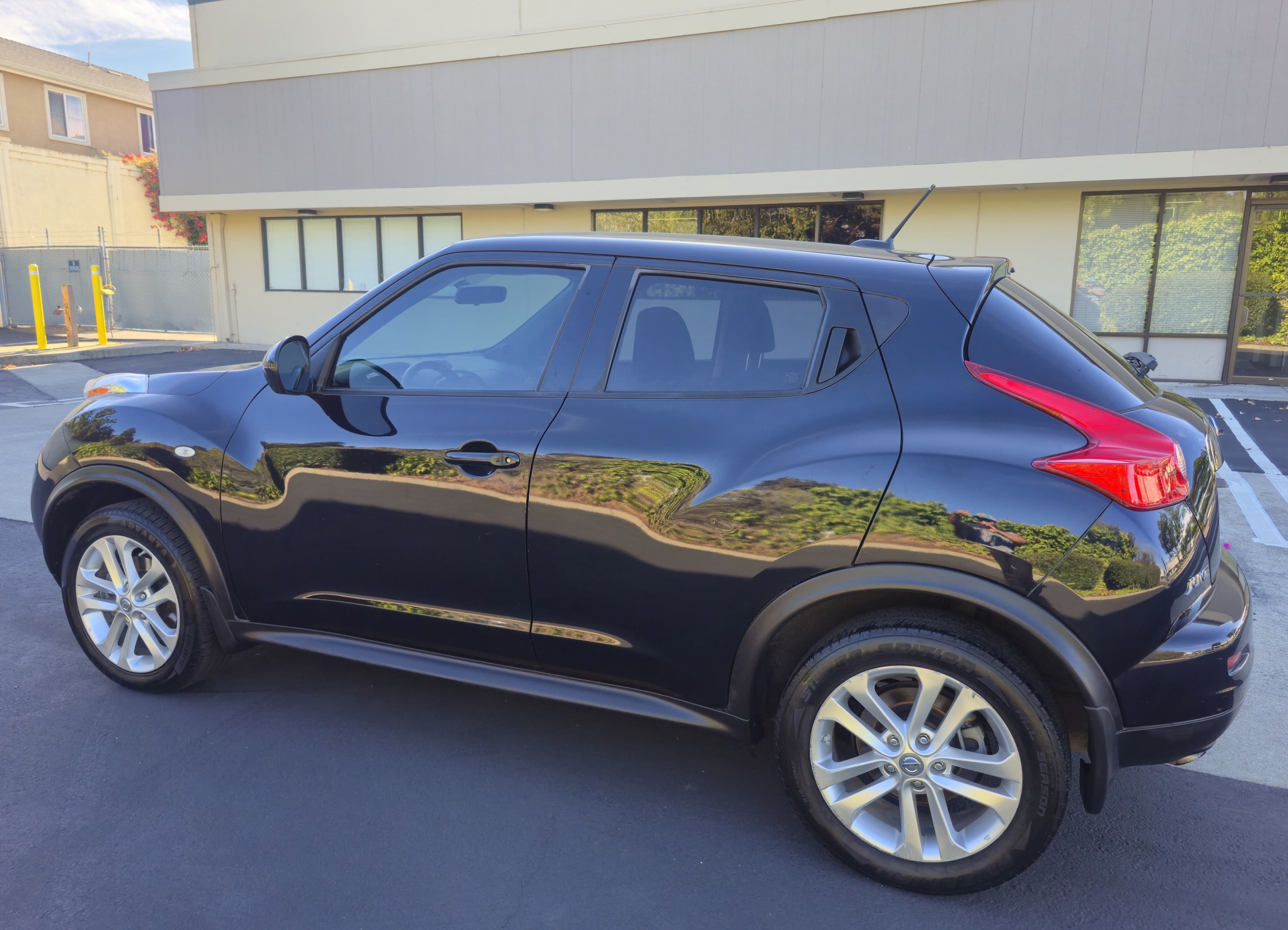 2014 Nissan Juke SV thumbnail 6