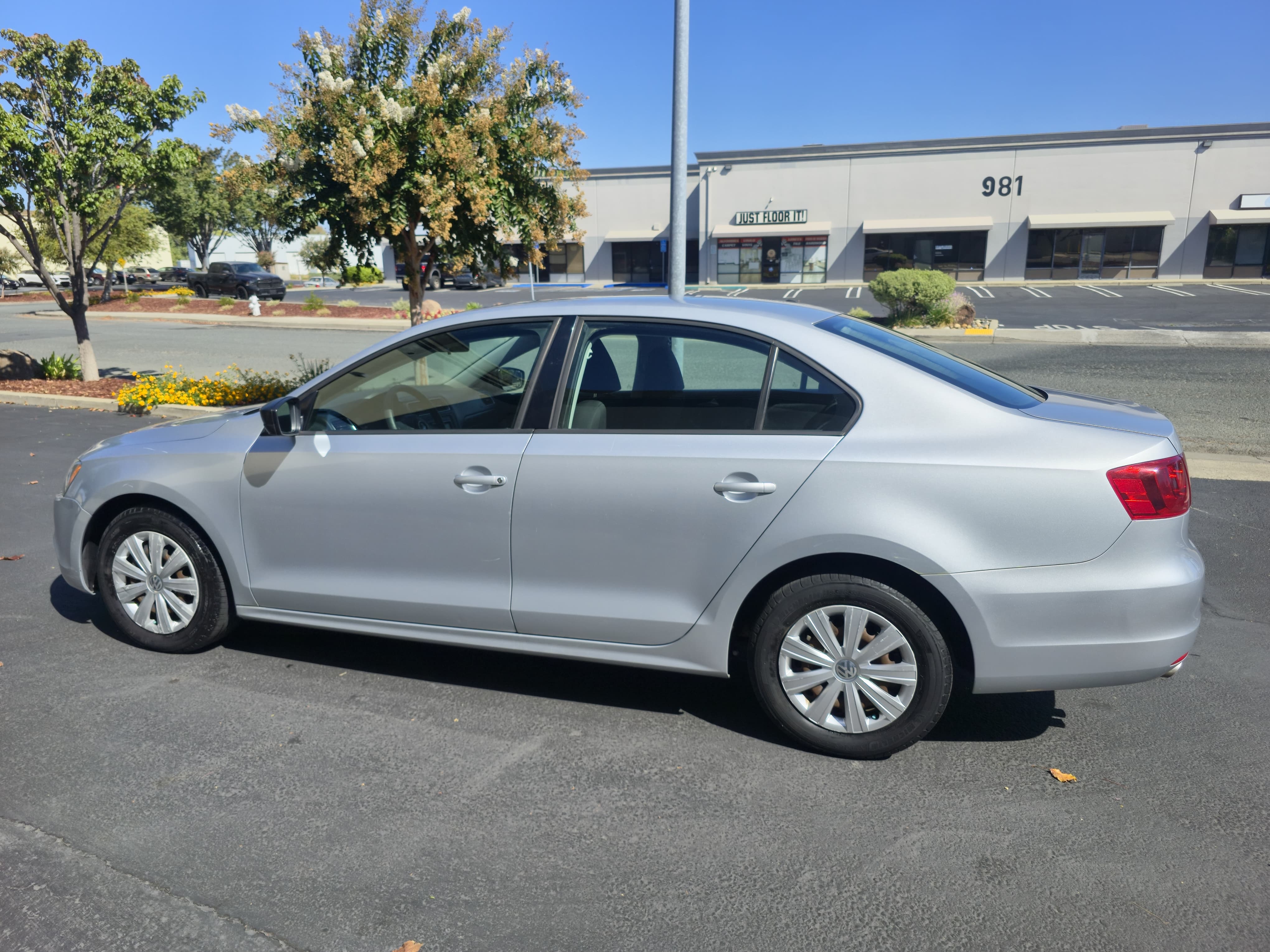 2012 Volkswagen Jetta thumbnail 6