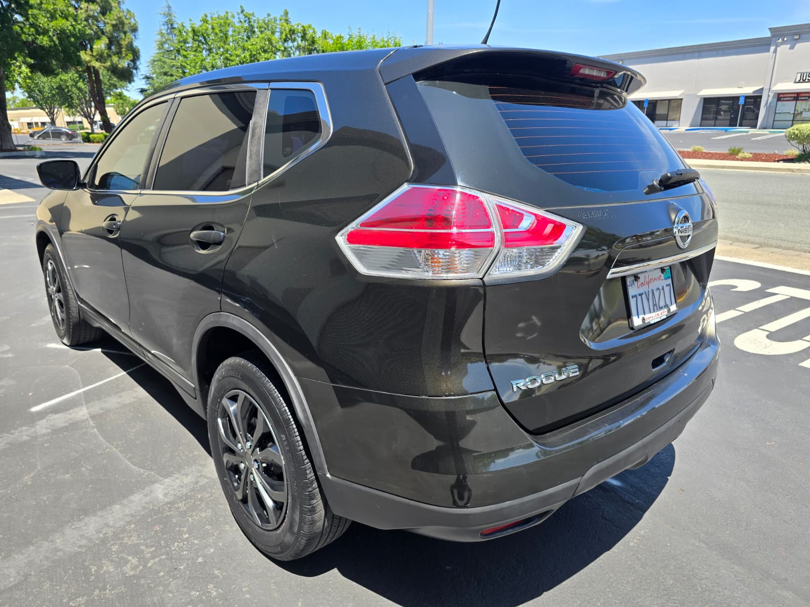 2016 Nissan Rogue S thumbnail 7