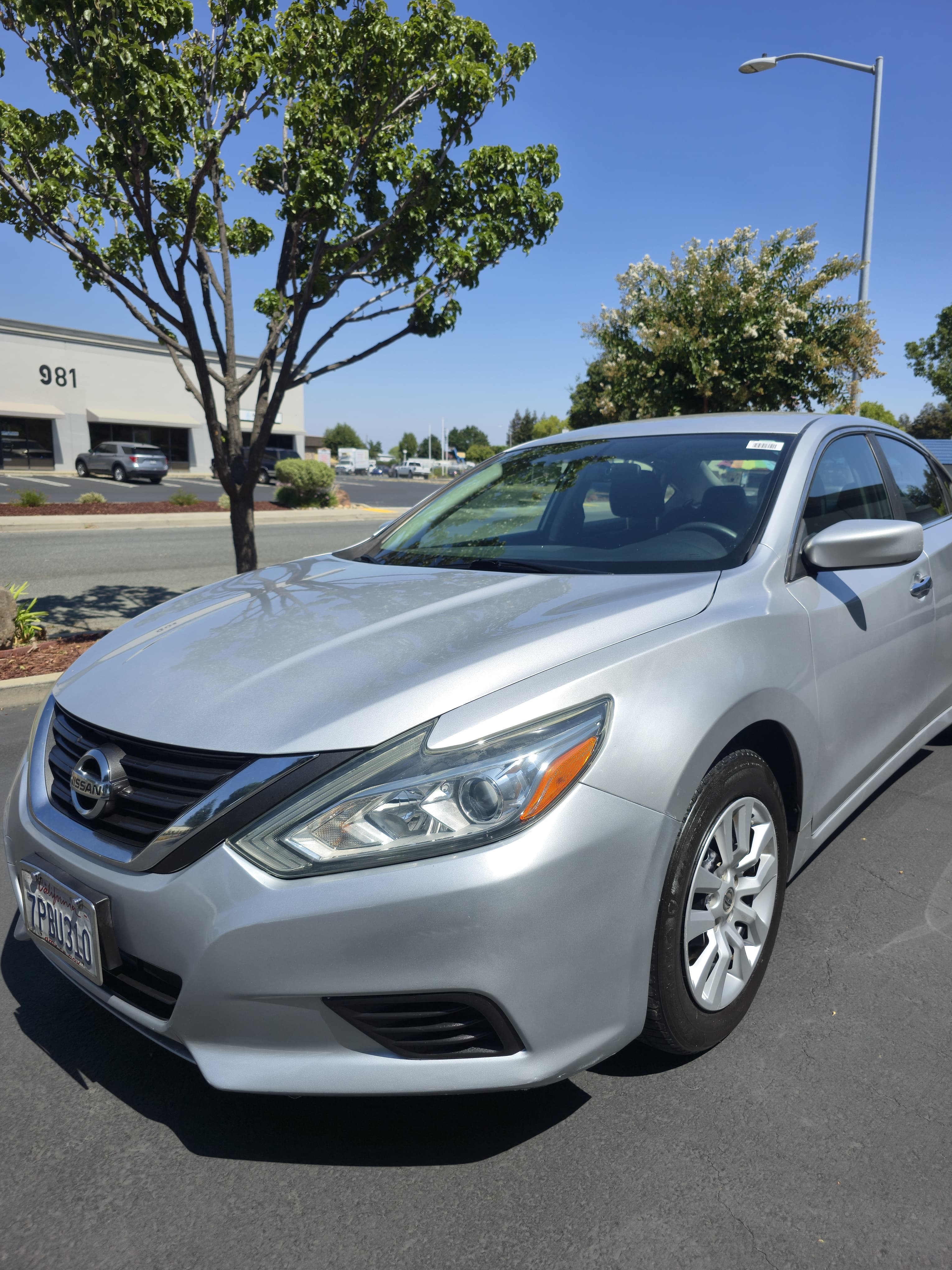 2016 Nissan Altima S thumbnail 2
