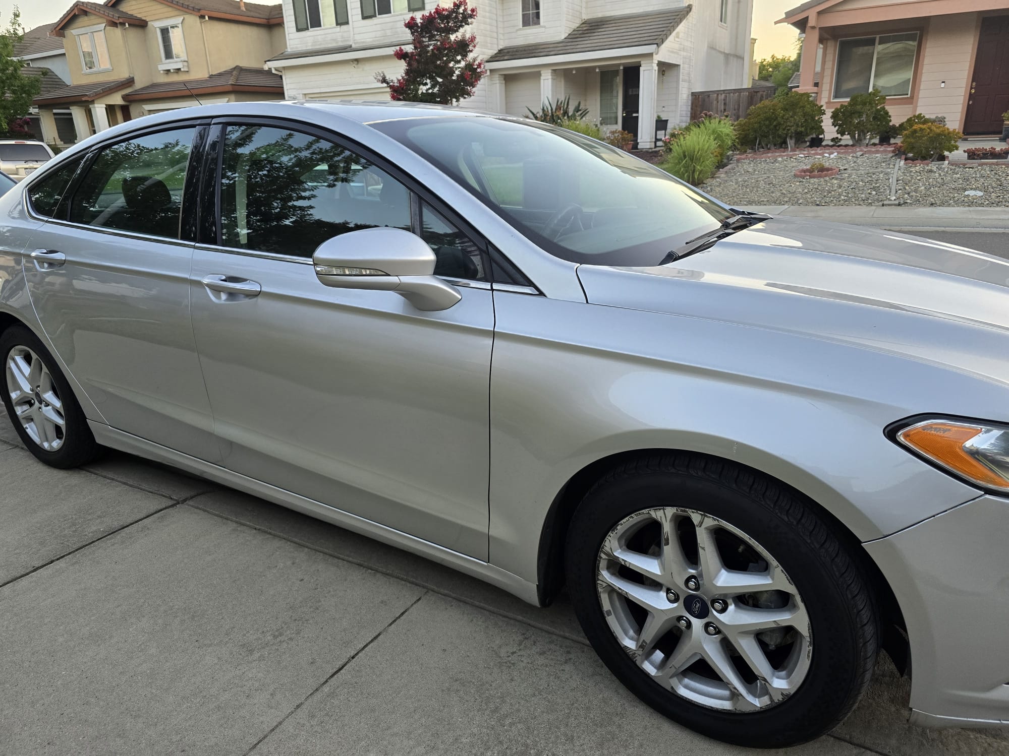 2016 Ford Fusion SE thumbnail 5