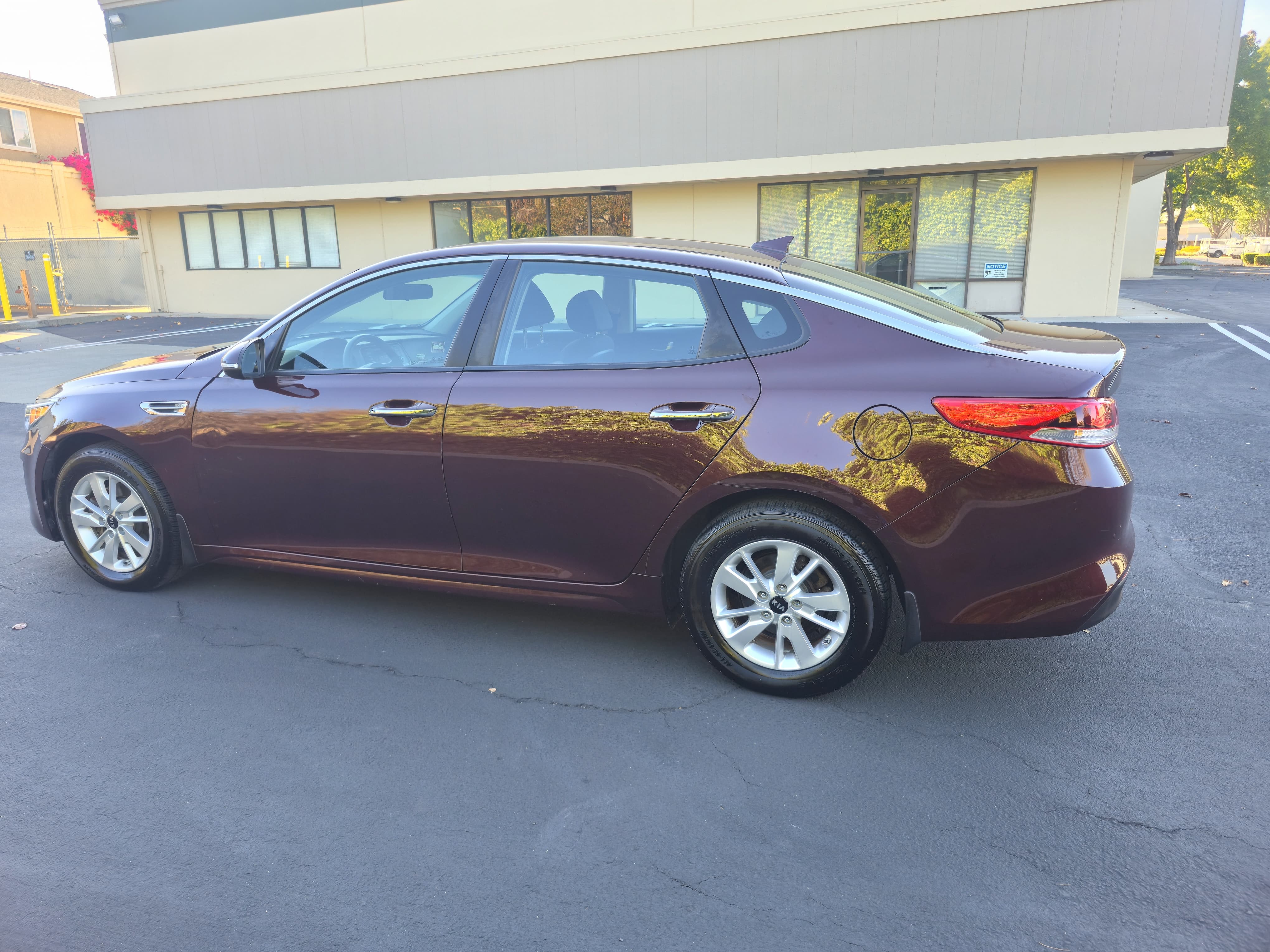 2016 Kia Optima LX thumbnail 6