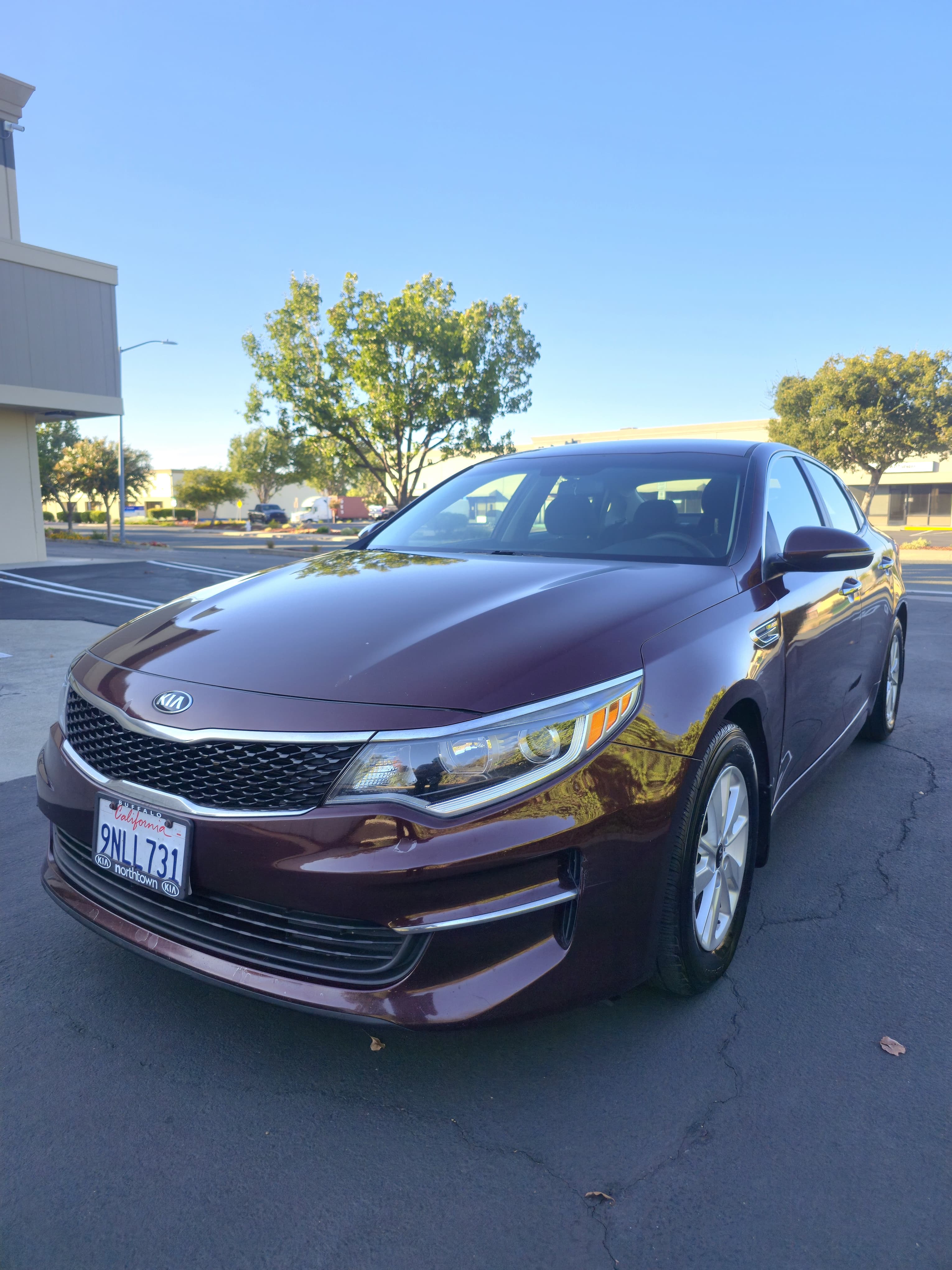 2016 Kia Optima LX thumbnail 2