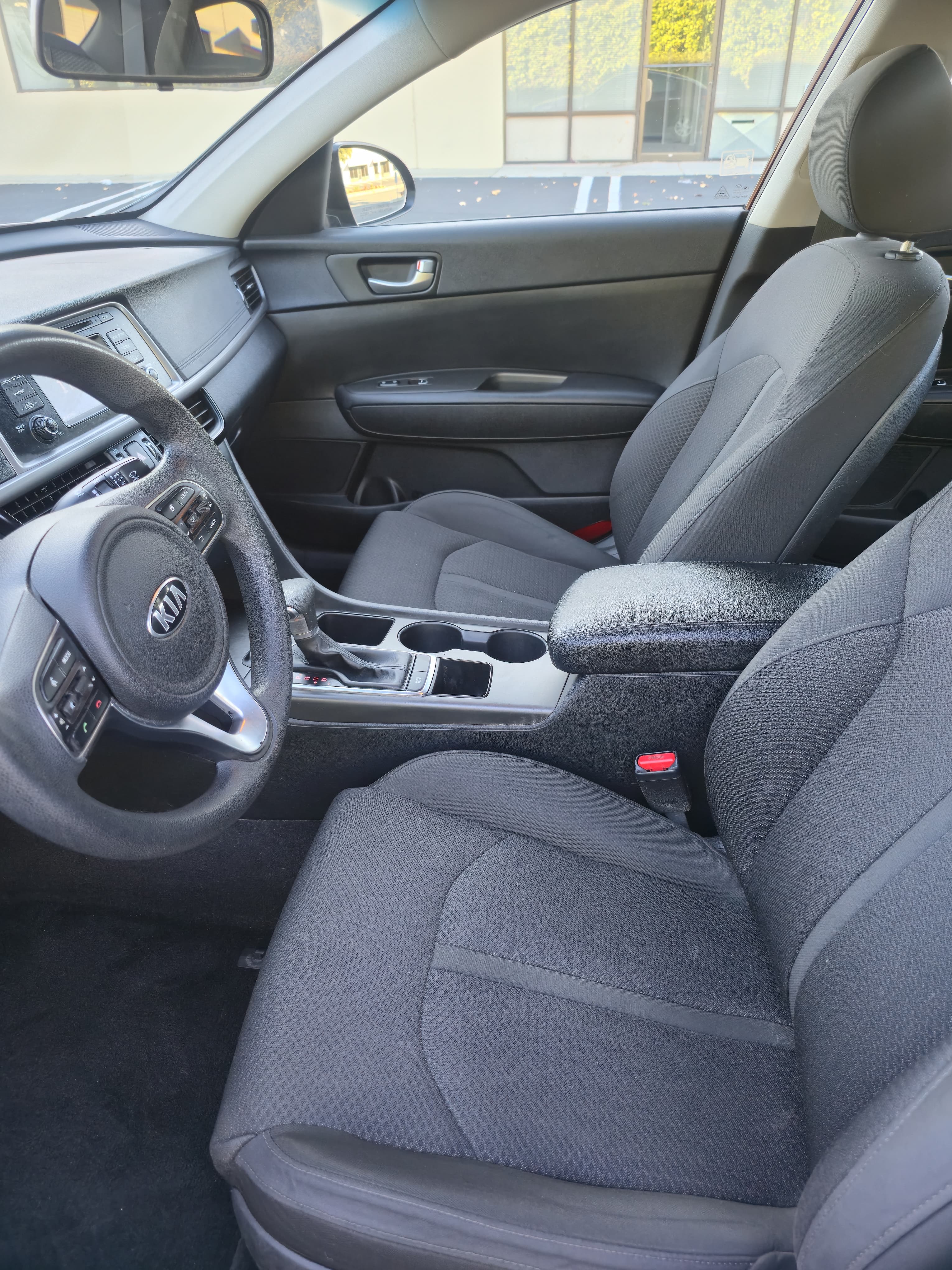2016 Kia Optima LX thumbnail 9