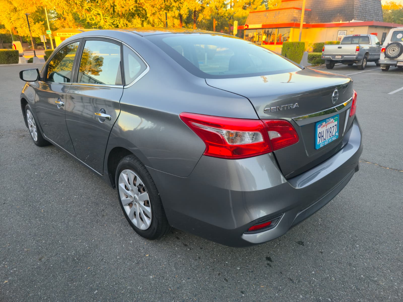 2019 Nissan Sentra S thumbnail 7