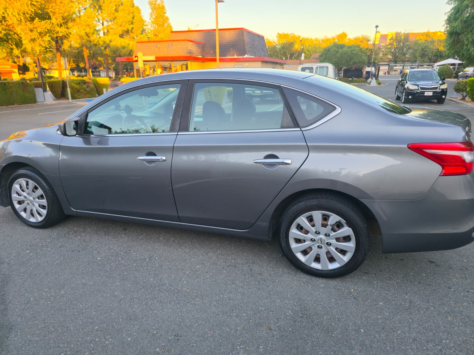 2019 Nissan Sentra S thumbnail 6