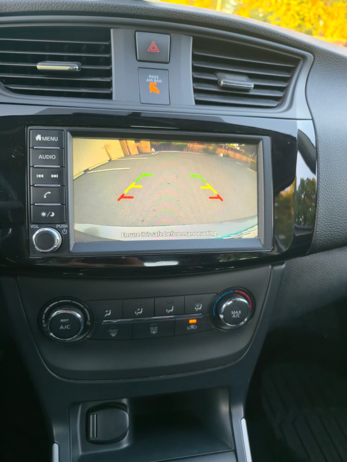2019 Nissan Sentra S thumbnail 11