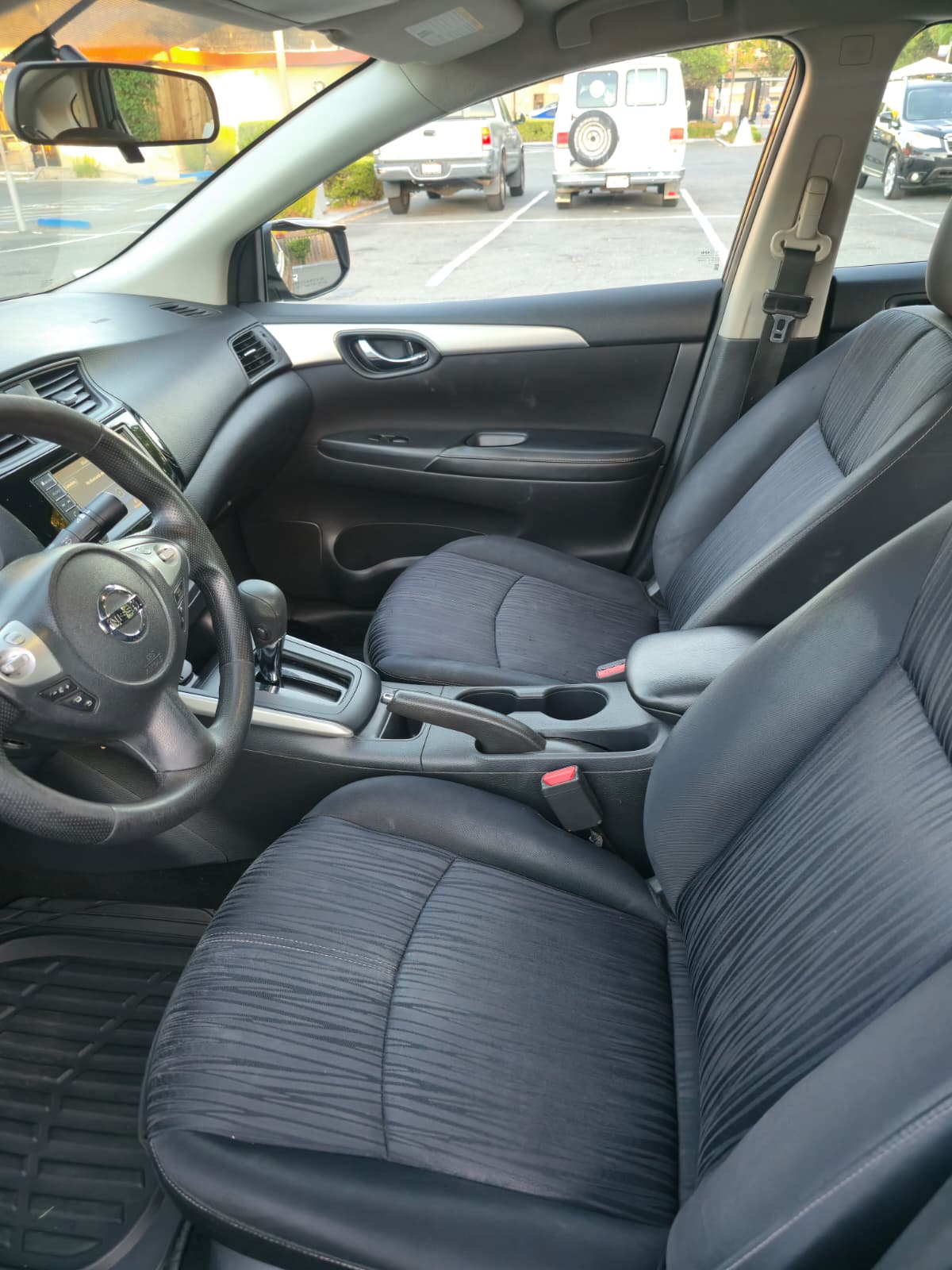 2019 Nissan Sentra S thumbnail 9