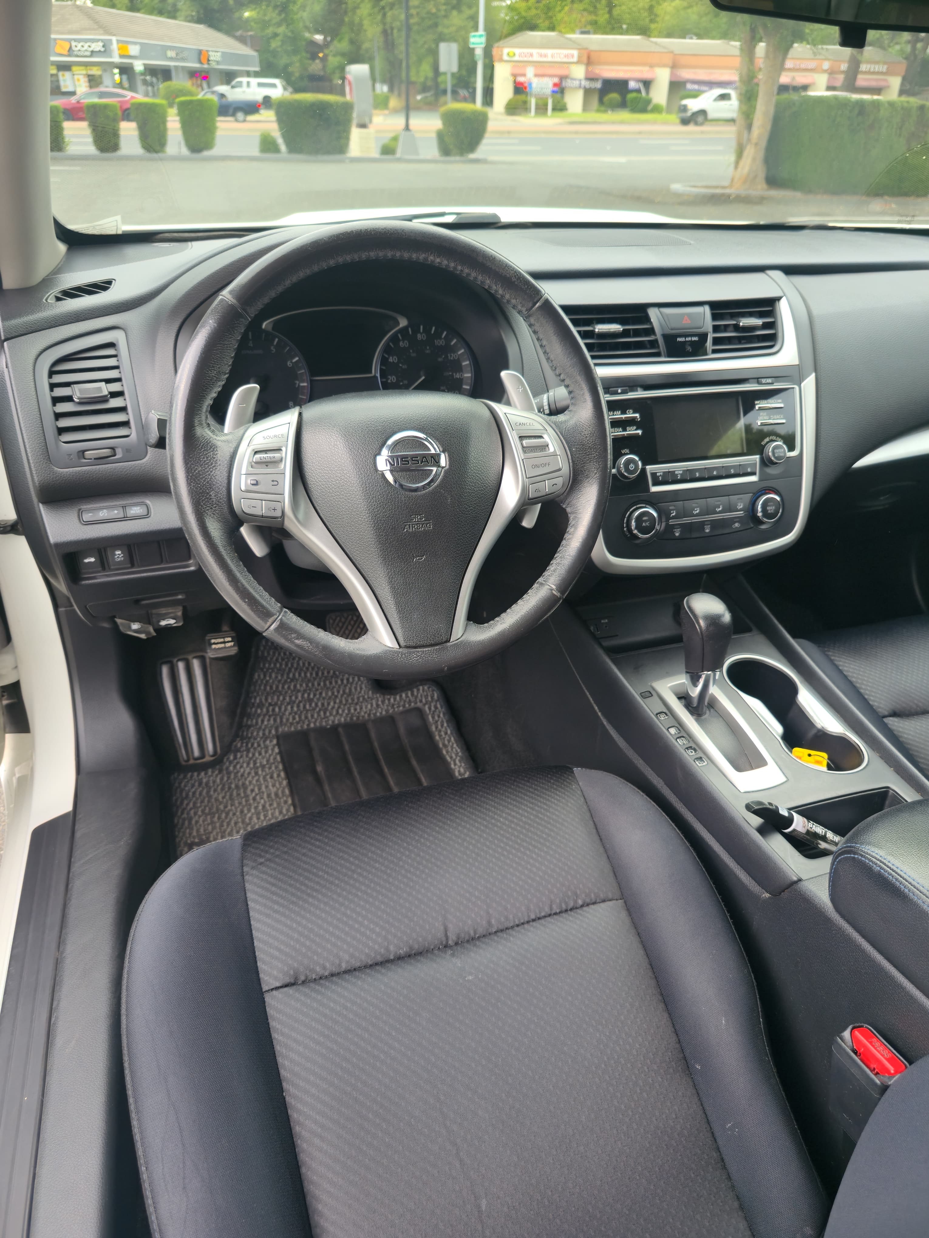 2017 Nissan Altima SR thumbnail 8