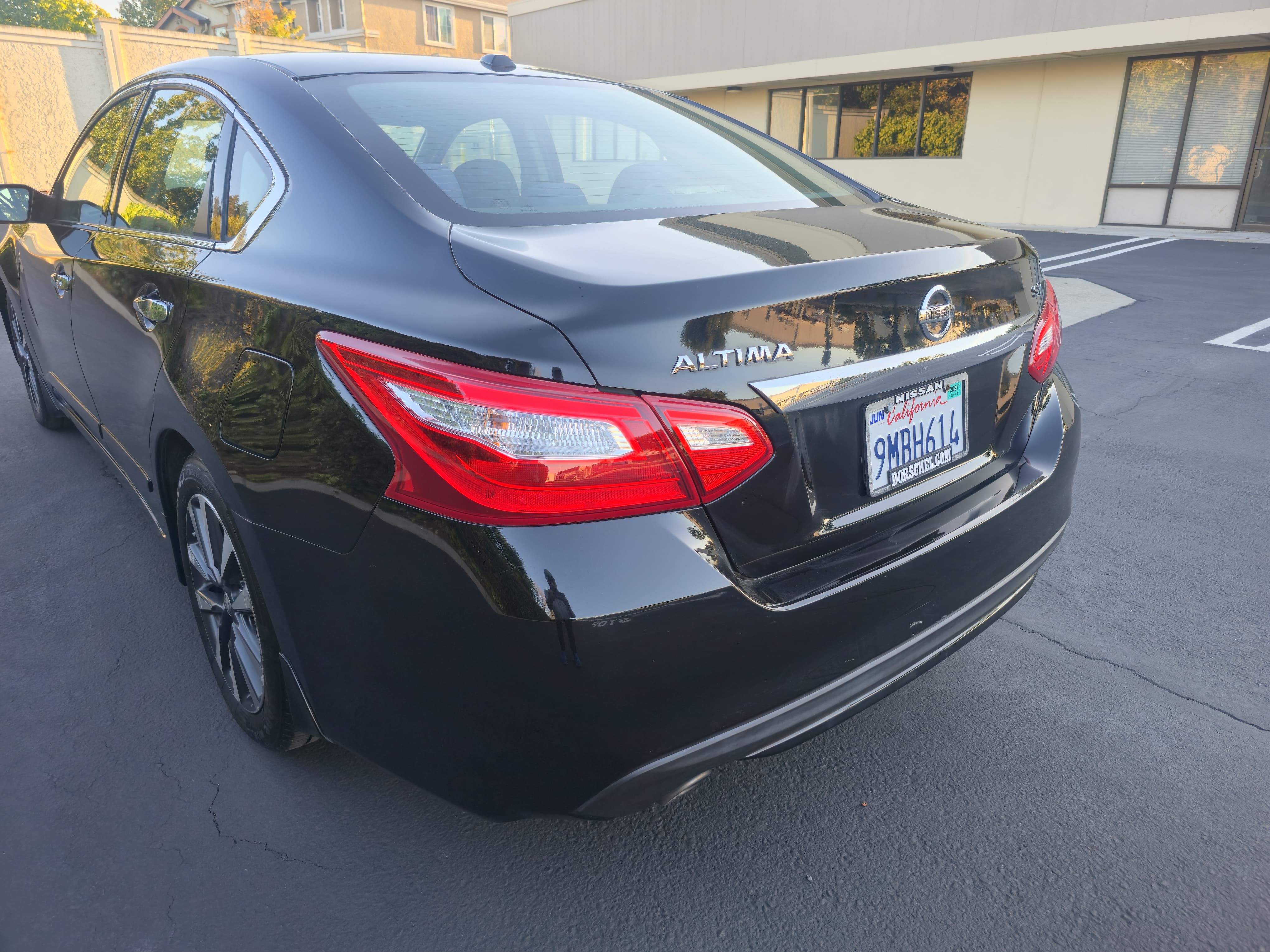 2016 Nissan Altima SV thumbnail 7