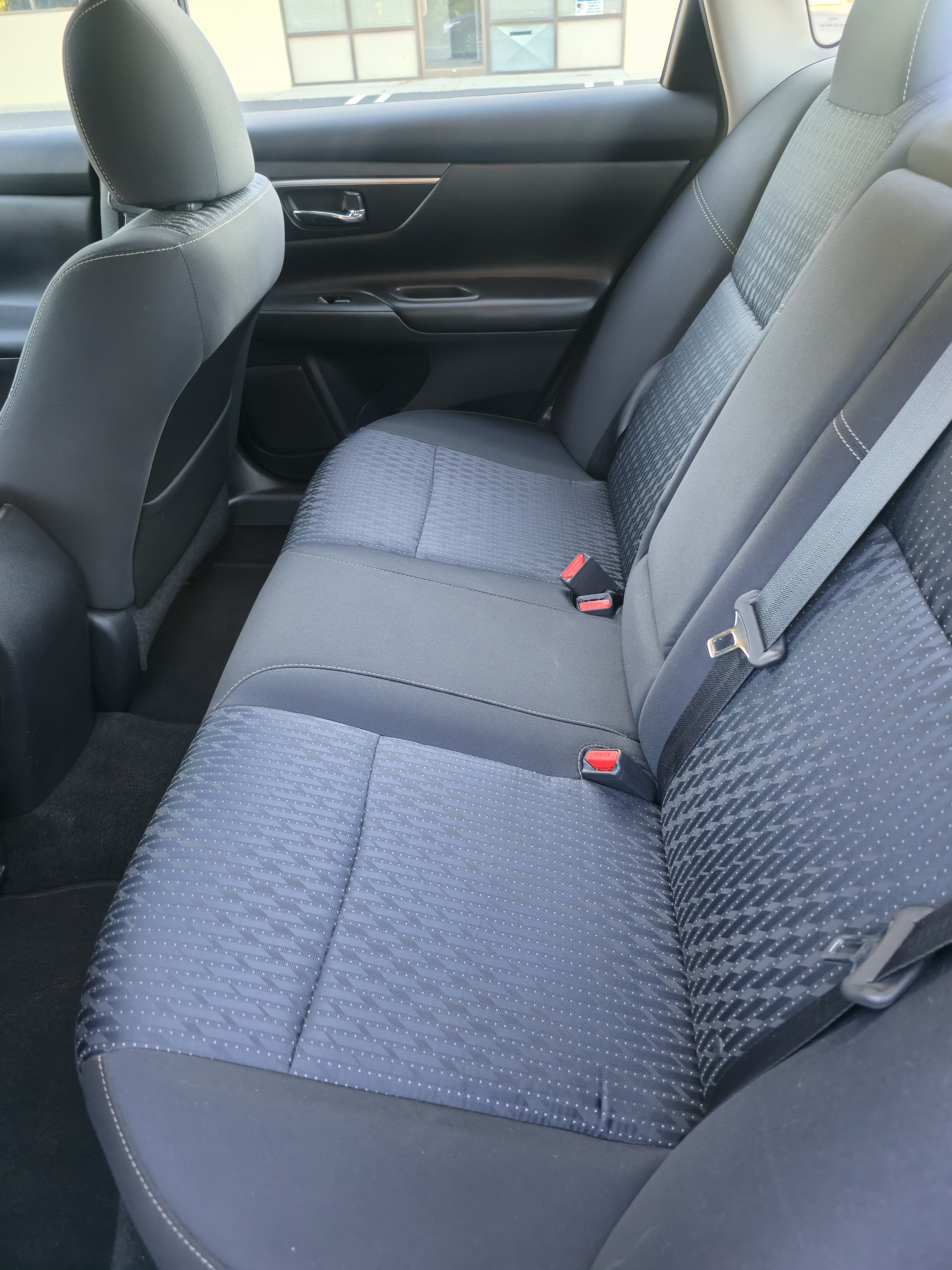 2016 Nissan Altima SV thumbnail 10