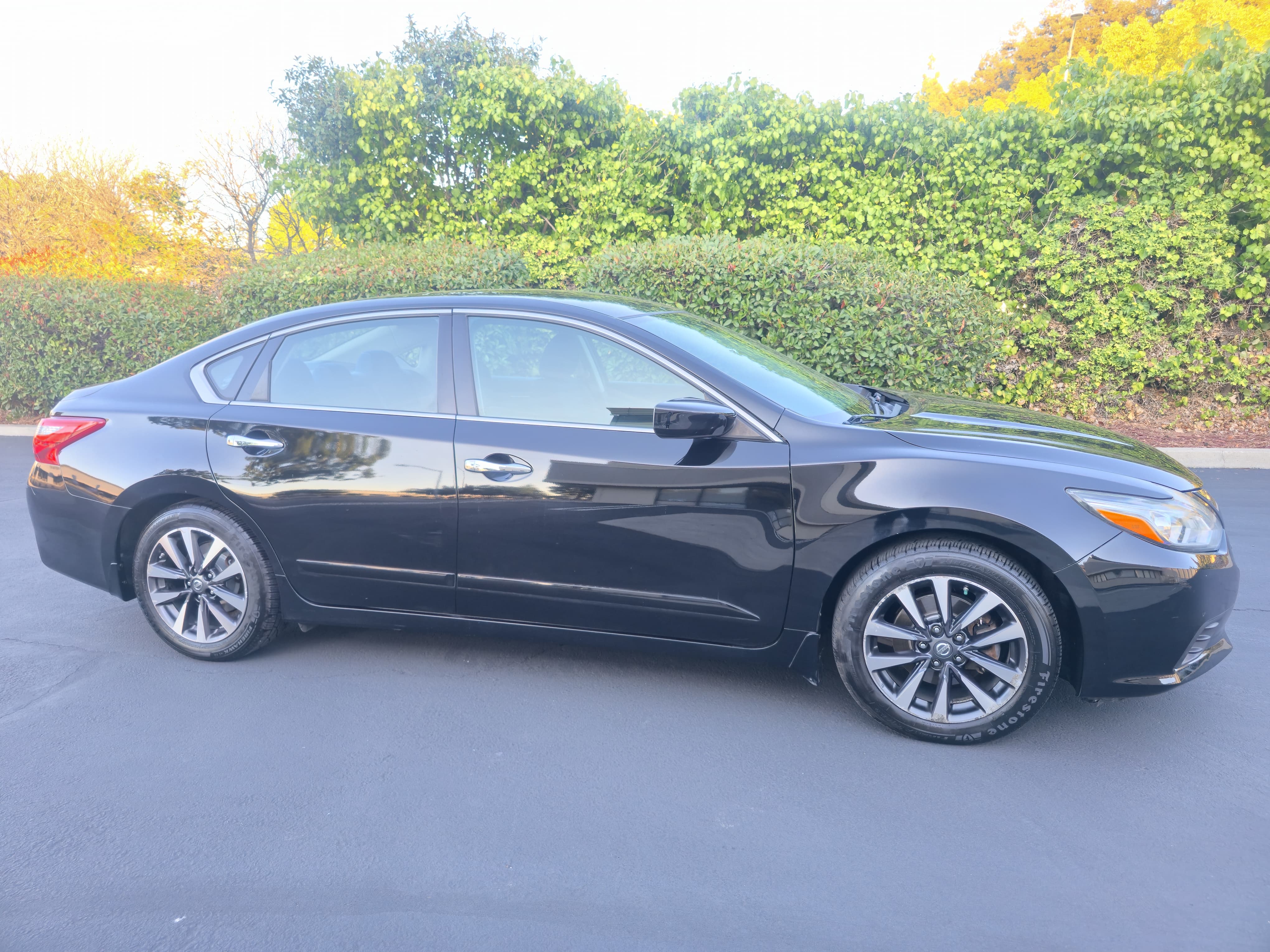 2016 Nissan Altima SV thumbnail 5