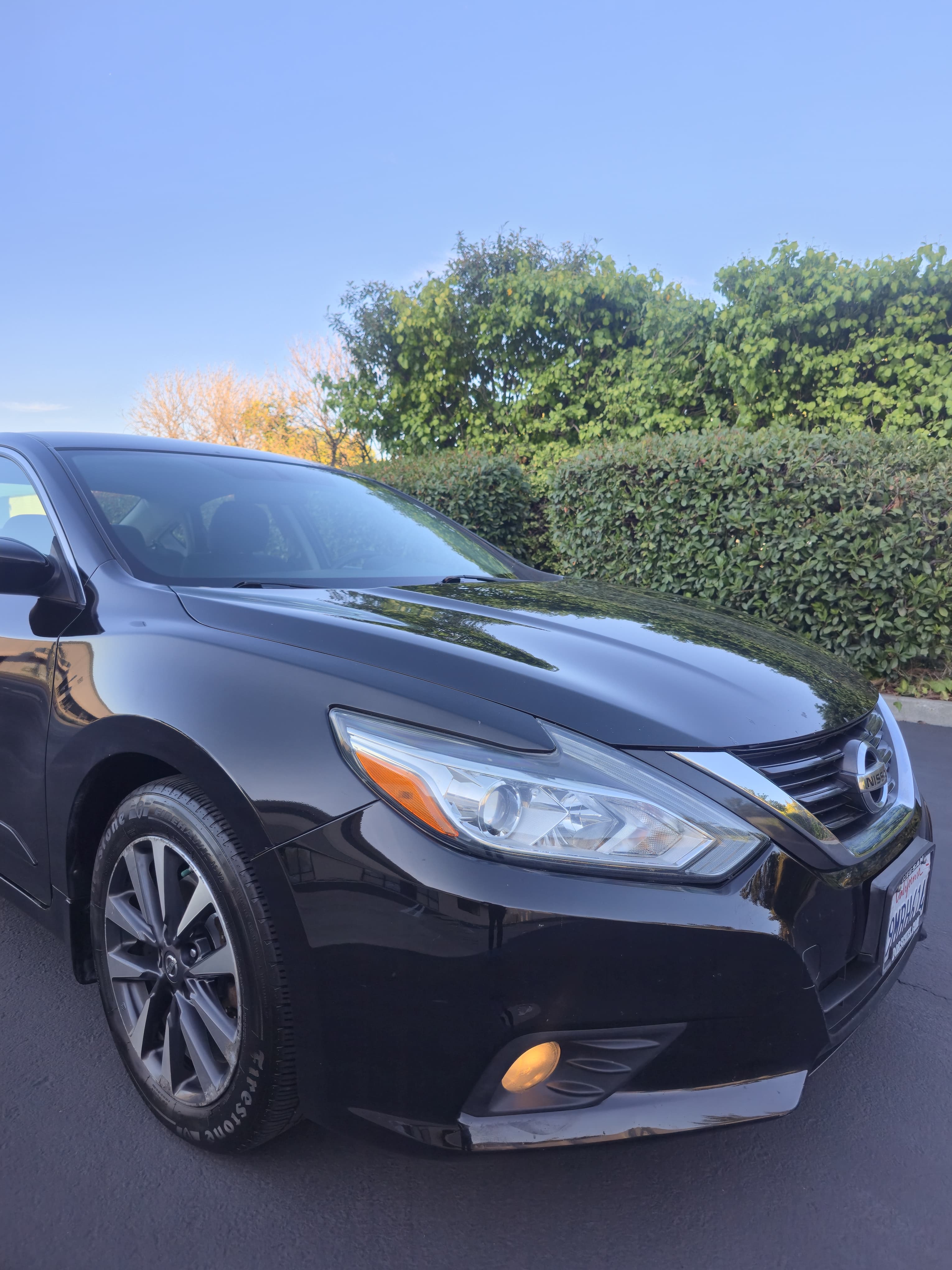 2016 Nissan Altima SV thumbnail 3