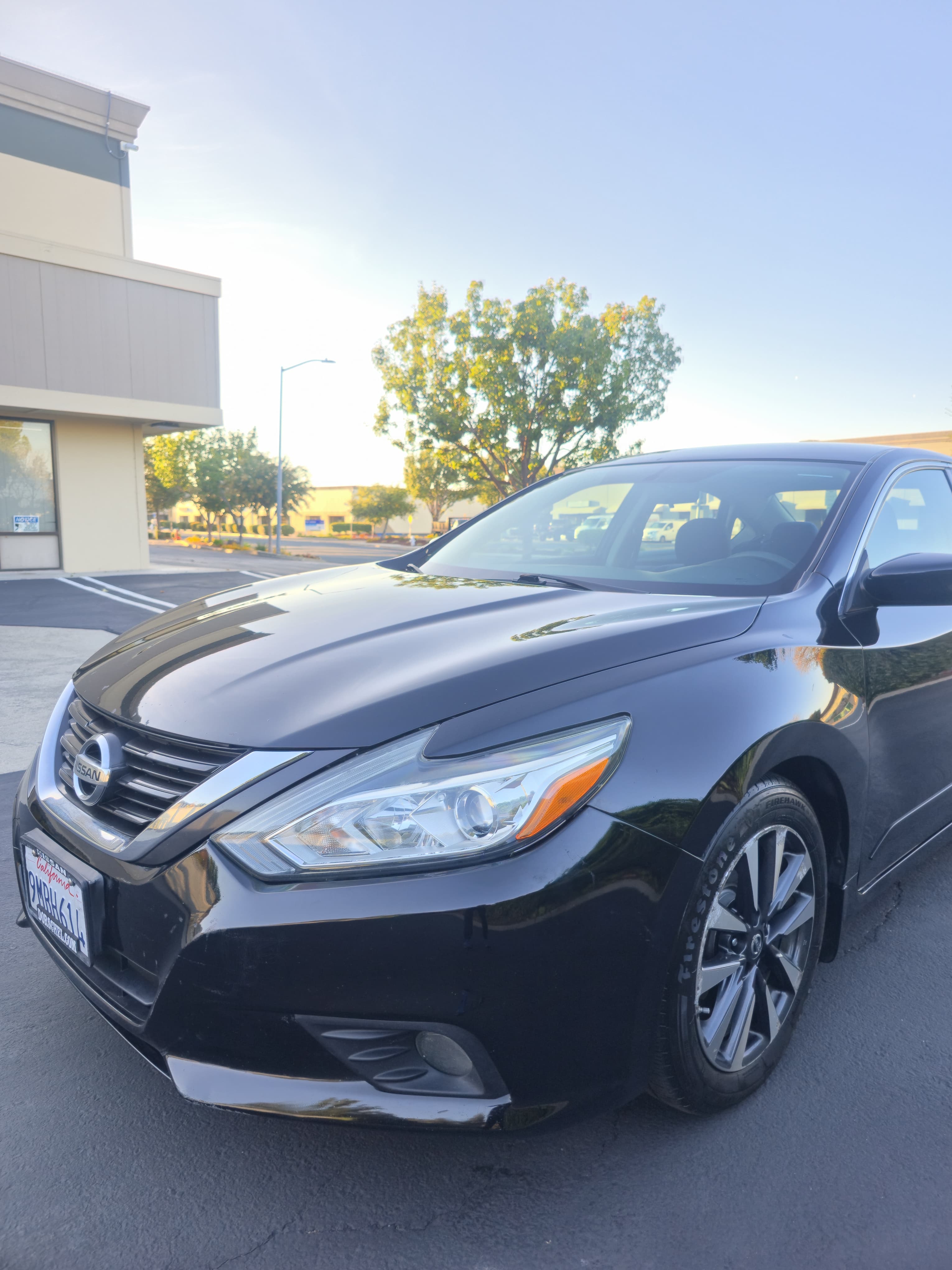 2016 Nissan Altima SV thumbnail 2