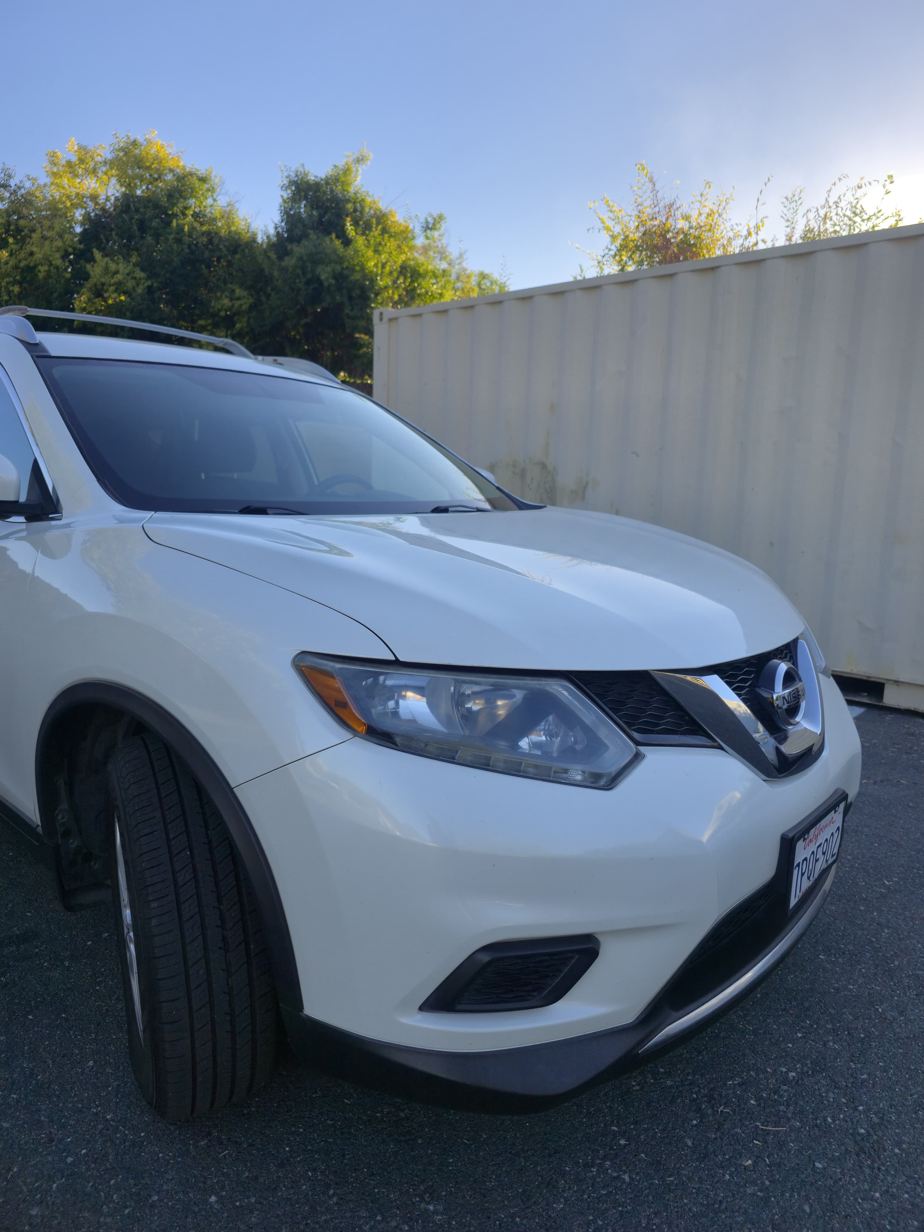 2016 Nissan Rogue SV thumbnail 3