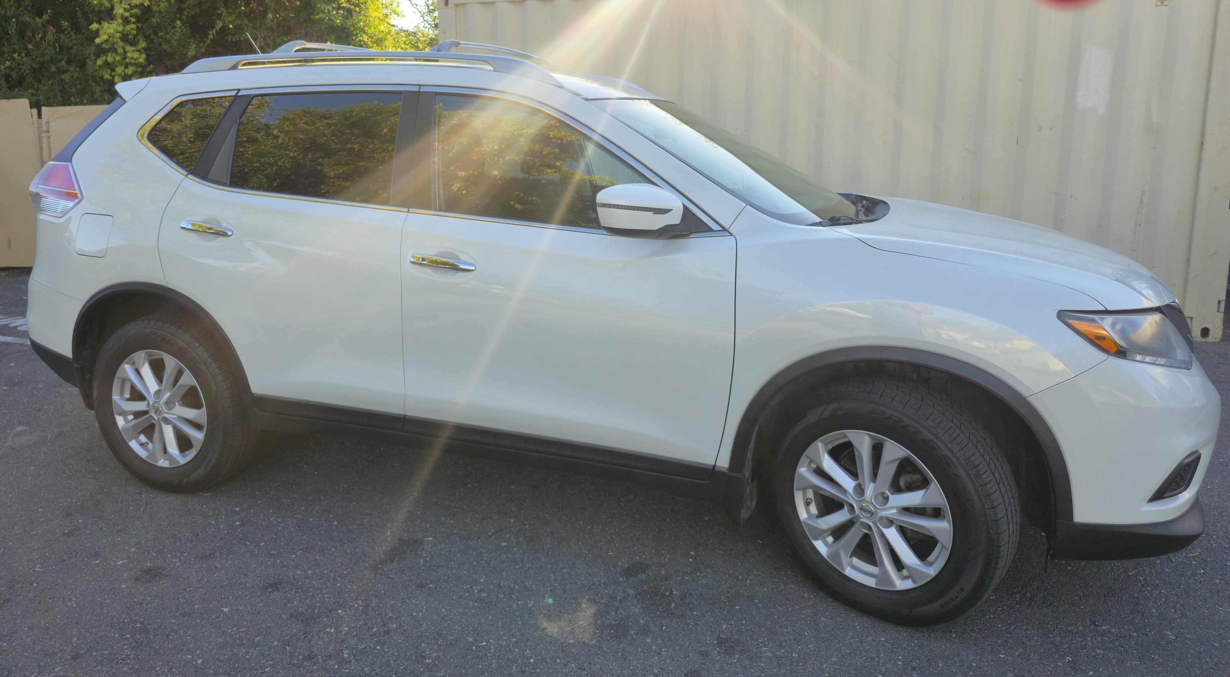 2016 Nissan Rogue SV thumbnail 5
