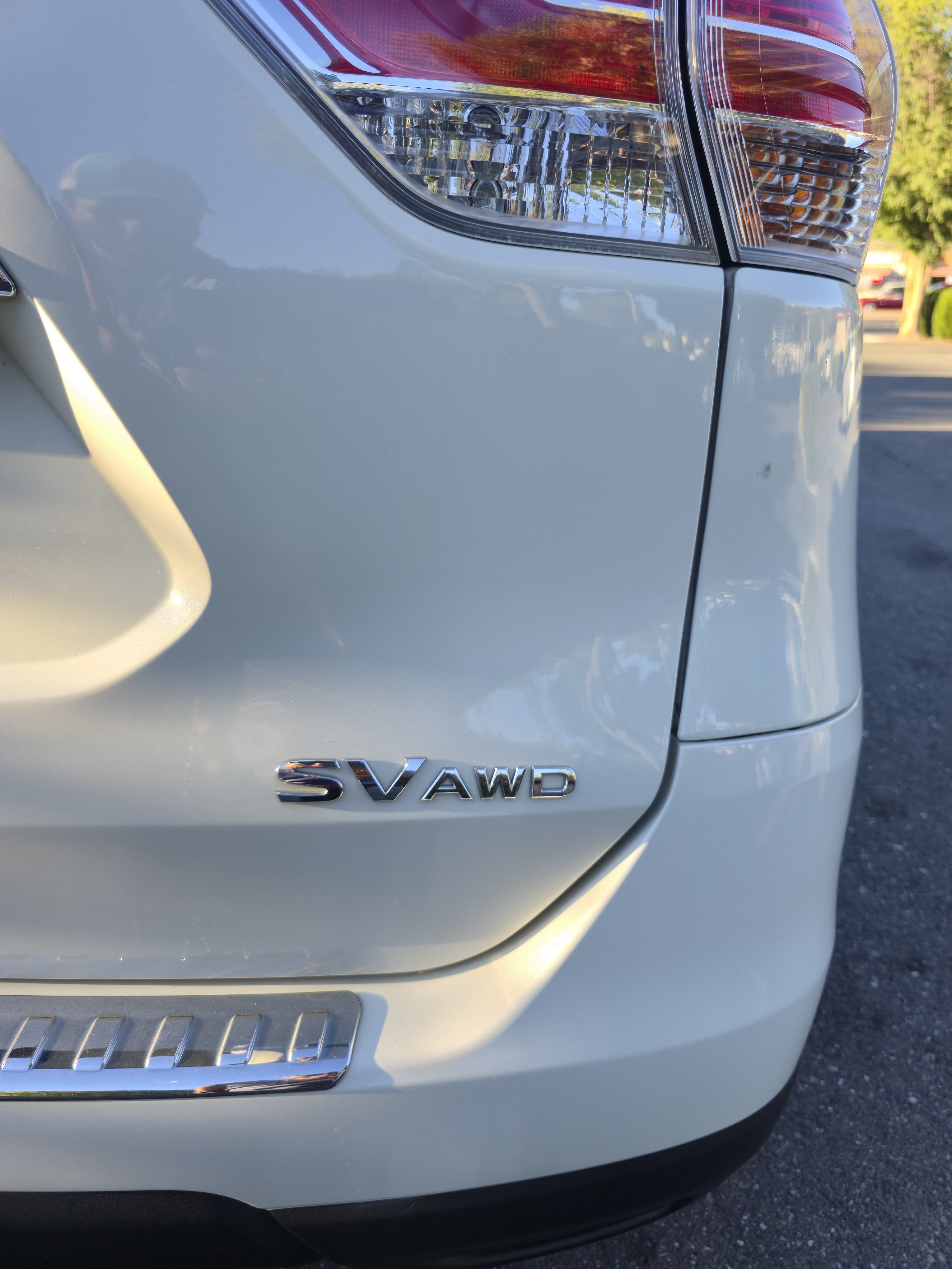 2016 Nissan Rogue SV thumbnail 12