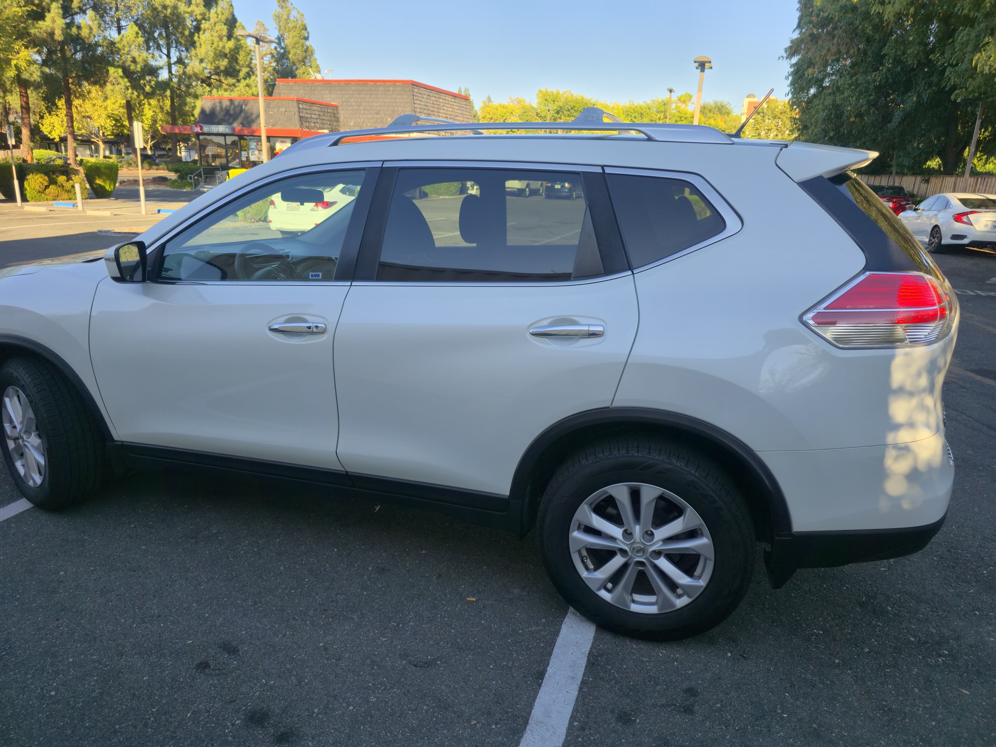 2016 Nissan Rogue SV thumbnail 6