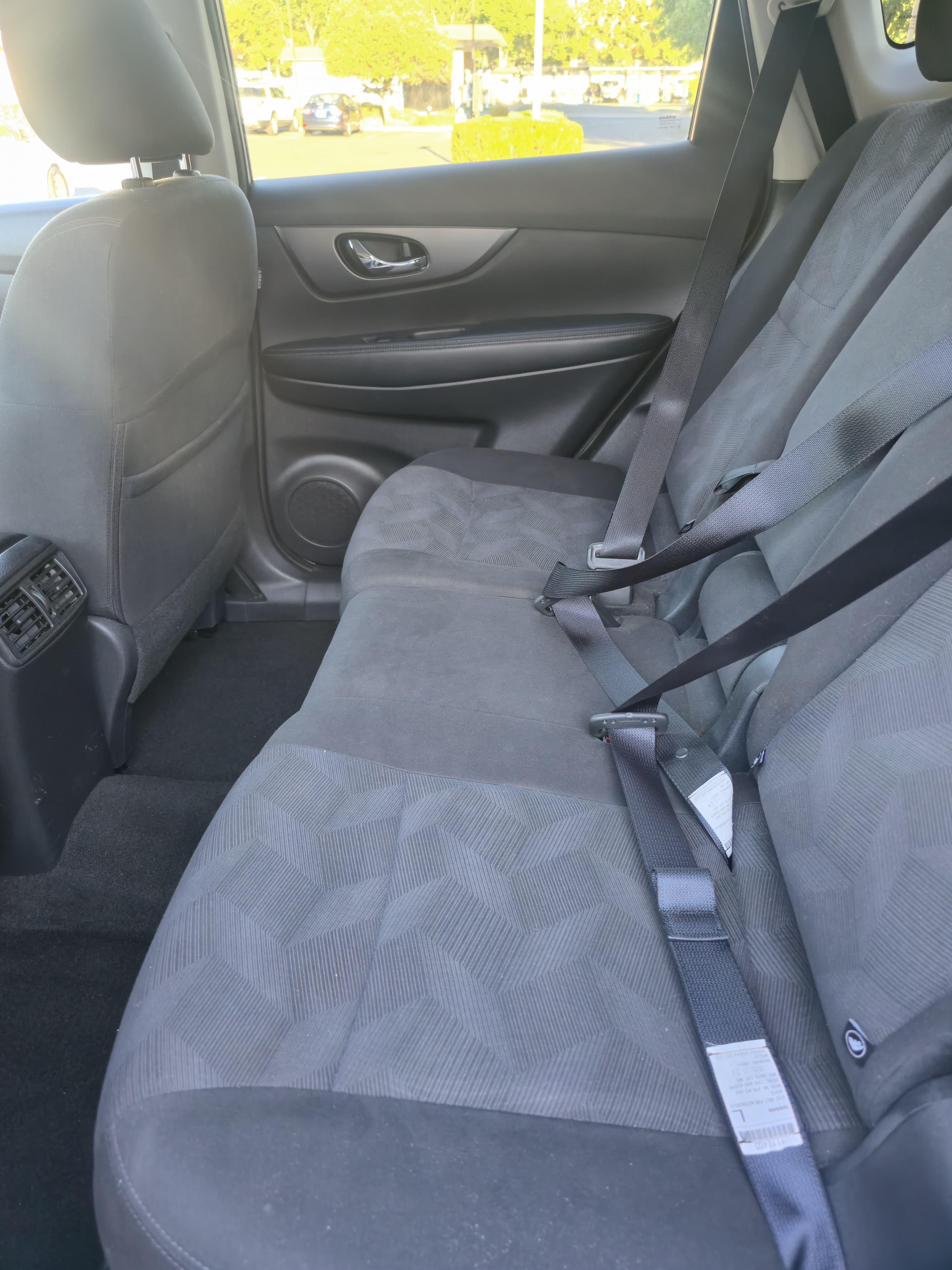 2016 Nissan Rogue SV thumbnail 10