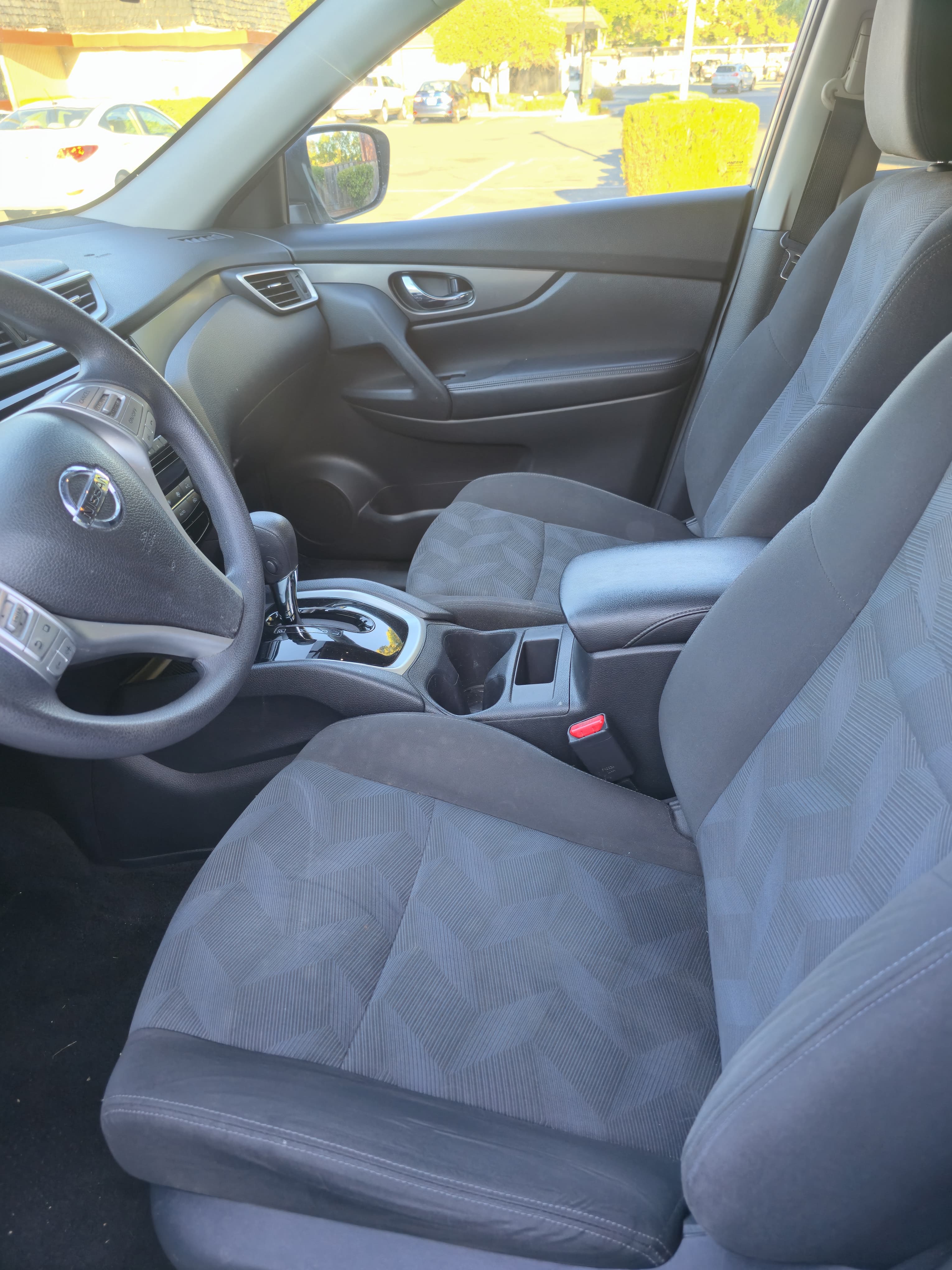 2016 Nissan Rogue SV thumbnail 9